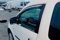 Volkswagen Caddy 2010-2015 гг. Ветровики вставные (2 шт, HIC) фото 2