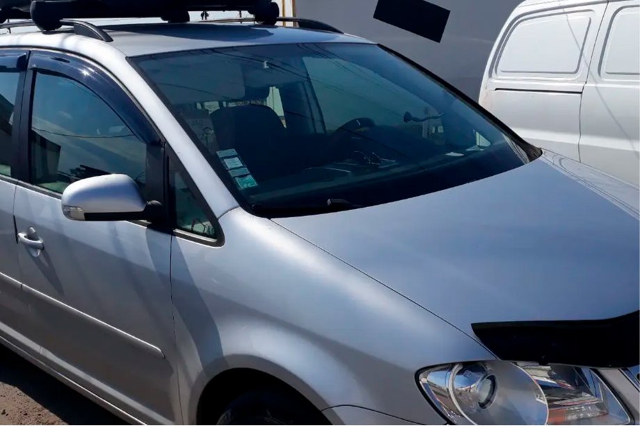 Volkswagen Touran 2003-2010 гг. Ветровики на окна (4 шт, HIC) Фото 16