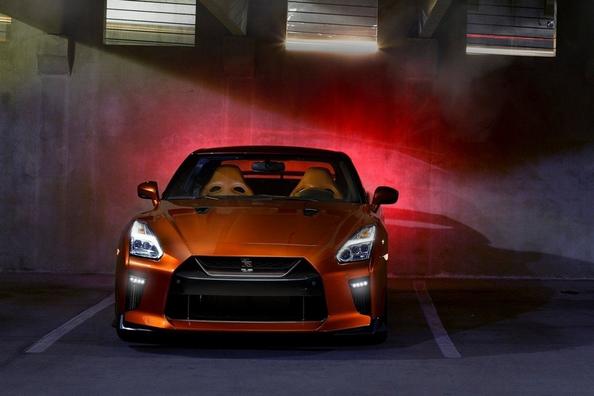 Полноприводное спортивное купе Nissan GT-R фото 10