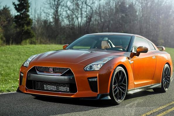 Полноприводное спортивное купе Nissan GT-R фото 9