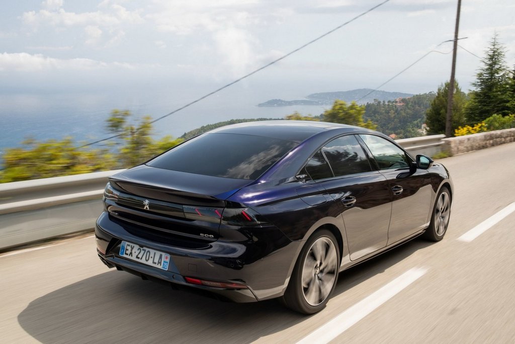 Премиальный фастбэк Peugeot 508