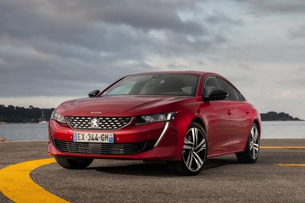 Премиальный фастбэк Peugeot 508