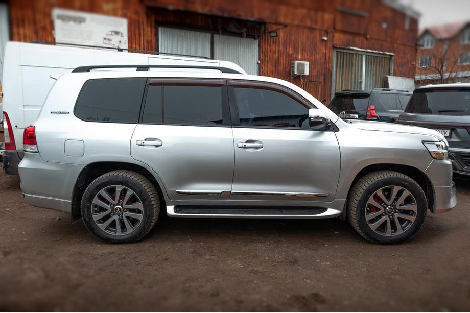 Toyota Land Cruiser 200 2007-2021 гг. Боковые пороги с LED (дизайн 2015-2020) Черный Фото 4