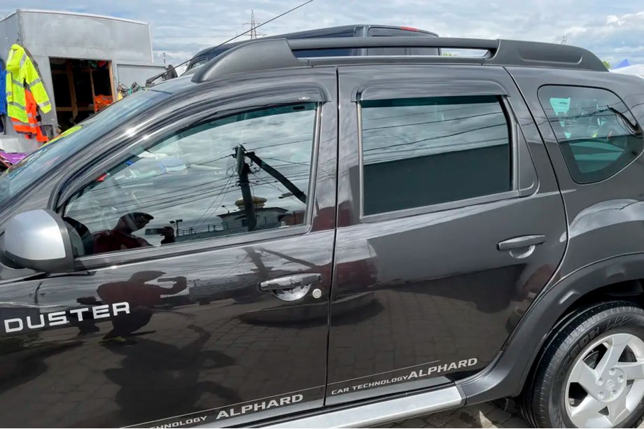 Dacia Duster 2008-2018 гг. Ветровики на окна (4 шт, HIC) Image