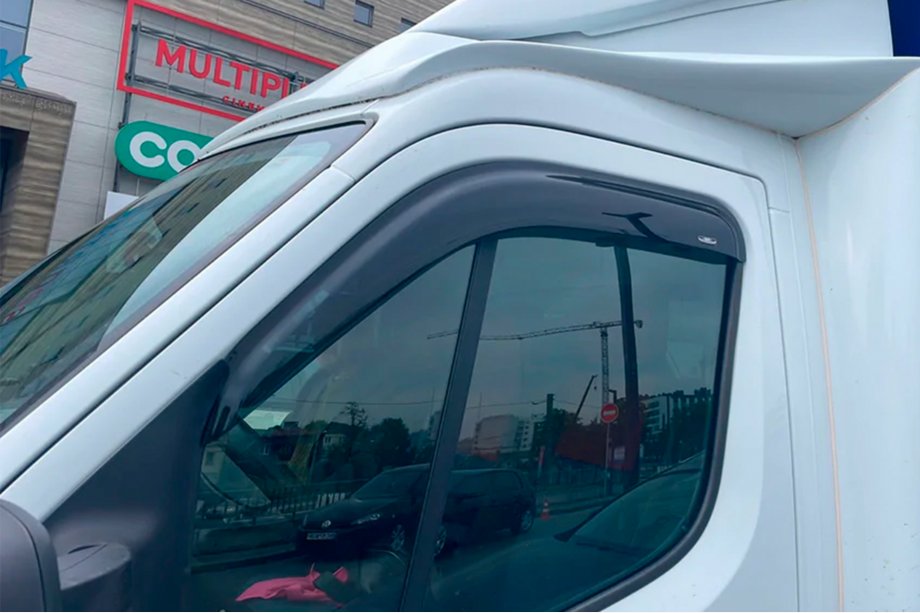 Opel Movano 2010-2021 гг. Ветровики на окна (2 шт, HIC) Image