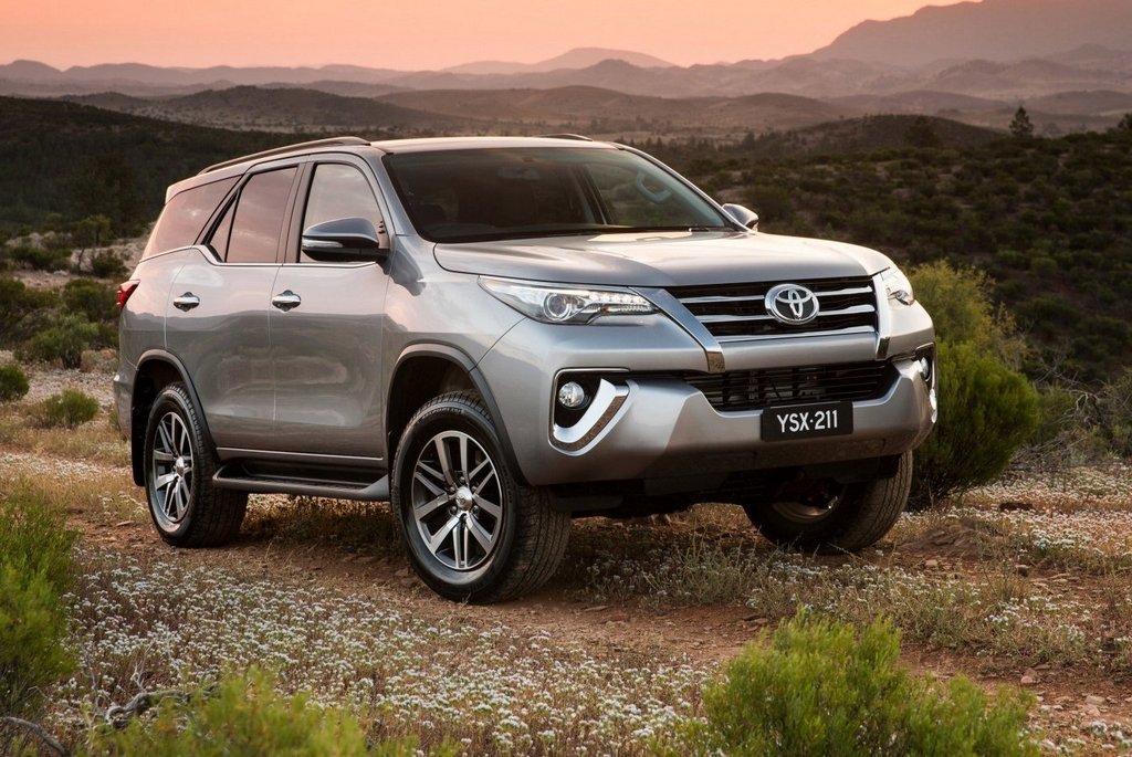 Обзор семиместного рамного внедорожника Toyota Fortuner