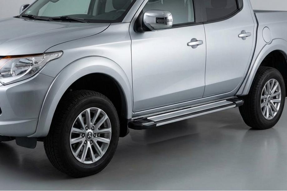 Mitsubishi L200 2006-2015 гг. Боковые пороги Rainbow (2 шт, алюминий) Image