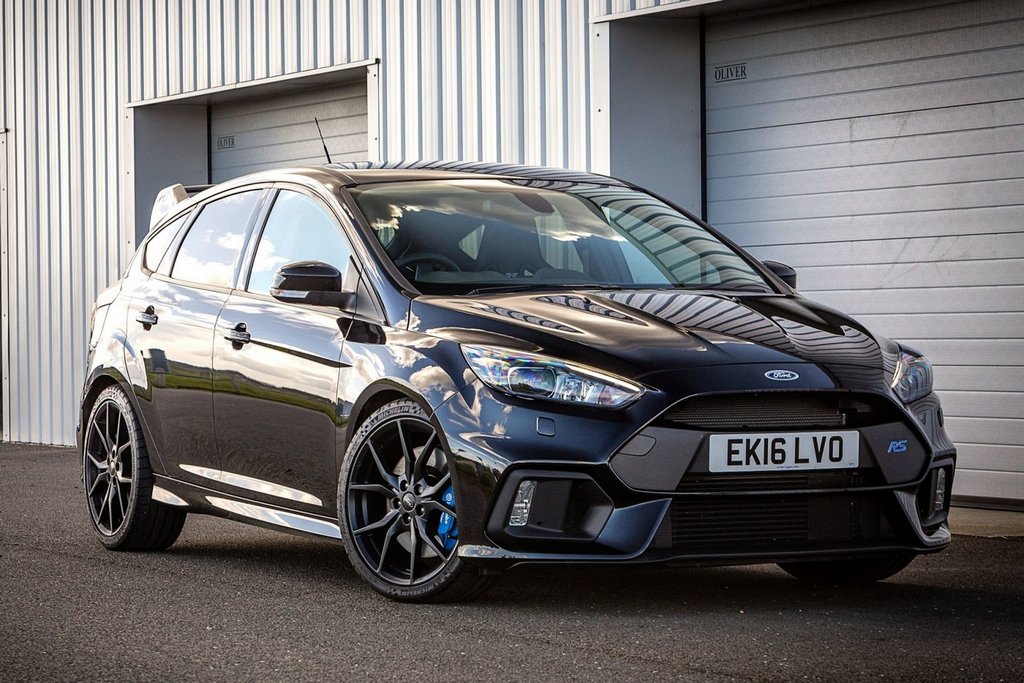 Обзор заряженной версии хэтчбека Ford Focus RS