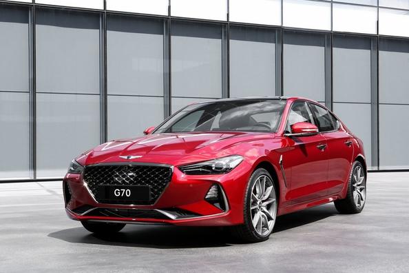 Первое поколение седана Genesis G70