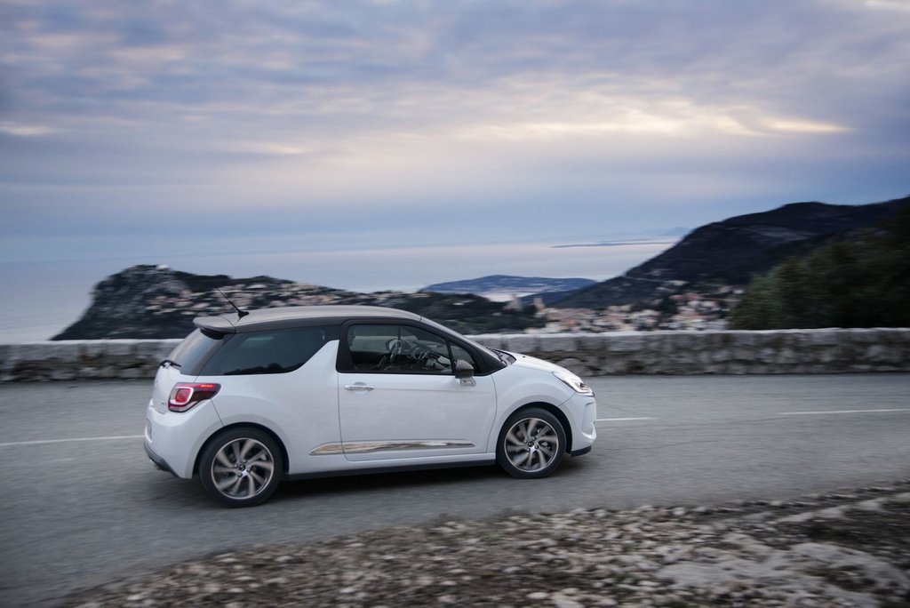 Трехдверный компактный хэтчбек Citroen DS3