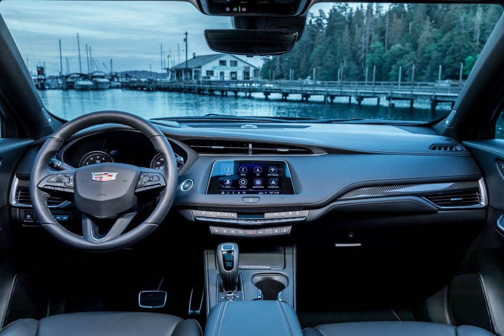 Люксовый компактный кроссовер Cadillac XT4