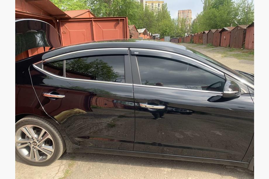 Hyundai Elantra (AD) 2015-2020 гг. Ветровики с хромированным молдингом (4 шт, Niken) Image