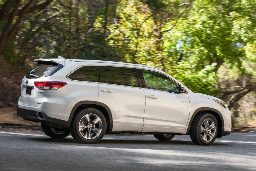 Обзор кроссовера Toyota Highlander третьего поколения