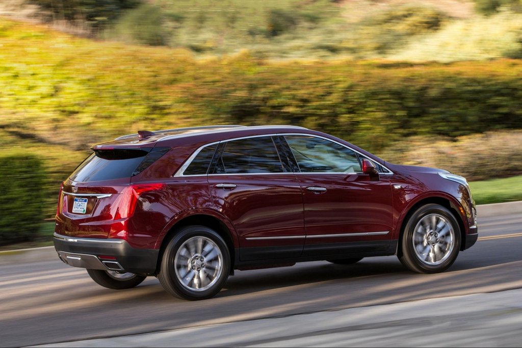 Среднеразмерный люксовый кроссовер Cadillac XT5