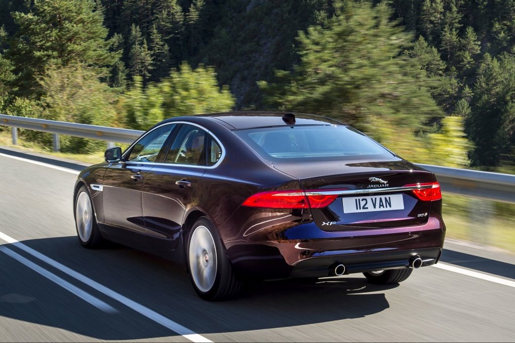 Второе поколение премиального седана Jaguar XF