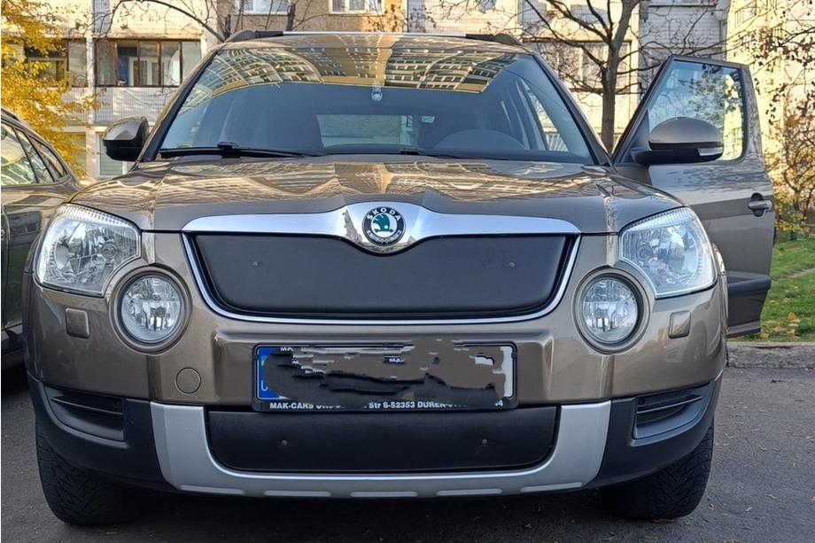 Skoda Yeti 2009-2017 гг. Зимняя накладка на решетку радиатора (верхняя, 2009-2013) Матовый Фото 2