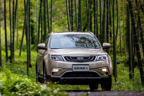 Компактный кроссовер Geely Atlas