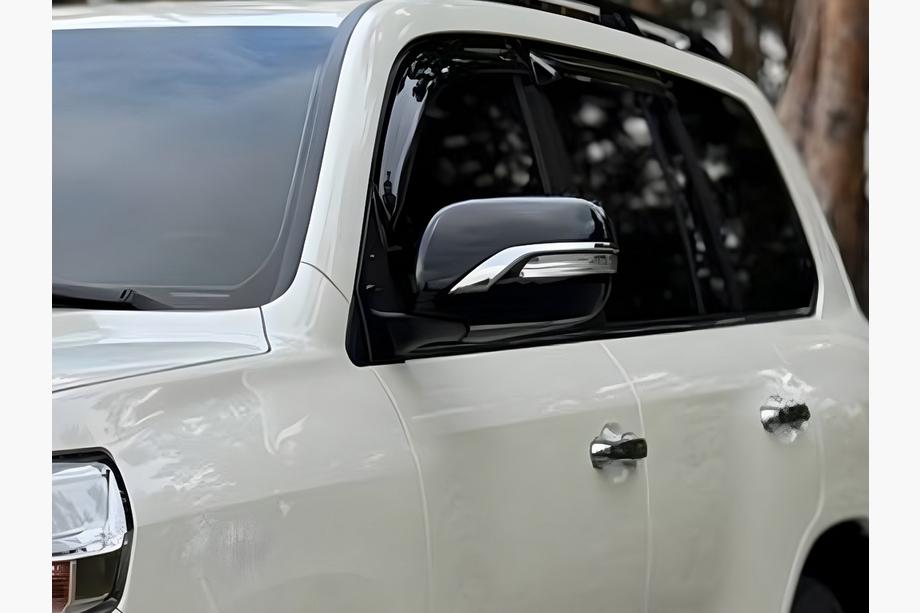 Toyota Land Cruiser 200 2007-2021 гг. Накладки на Зеркала (с Поворотником, Стиль 2016) Белый Image