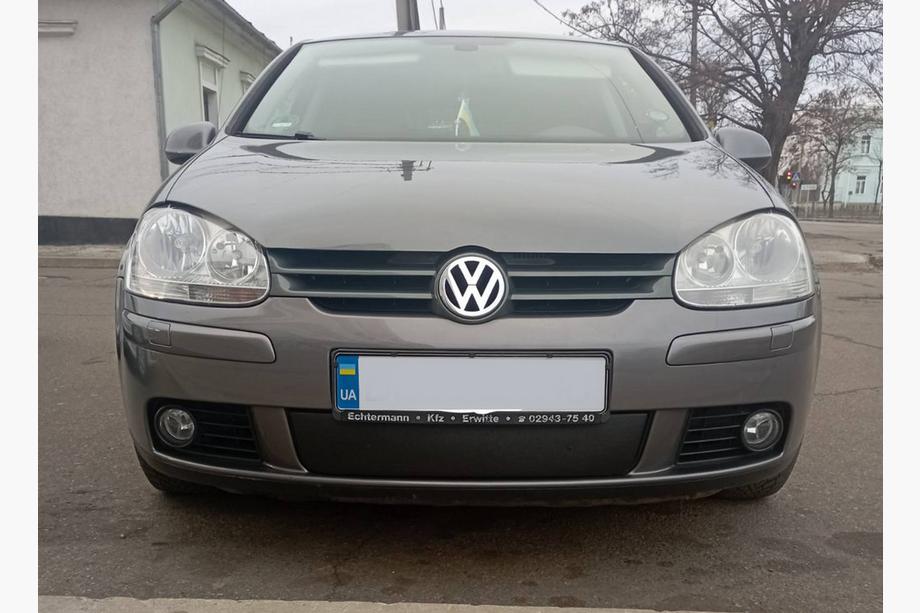 Volkswagen Golf 5 2003-2009 гг. Зимняя накладка на решетку радиатора (HB) Image