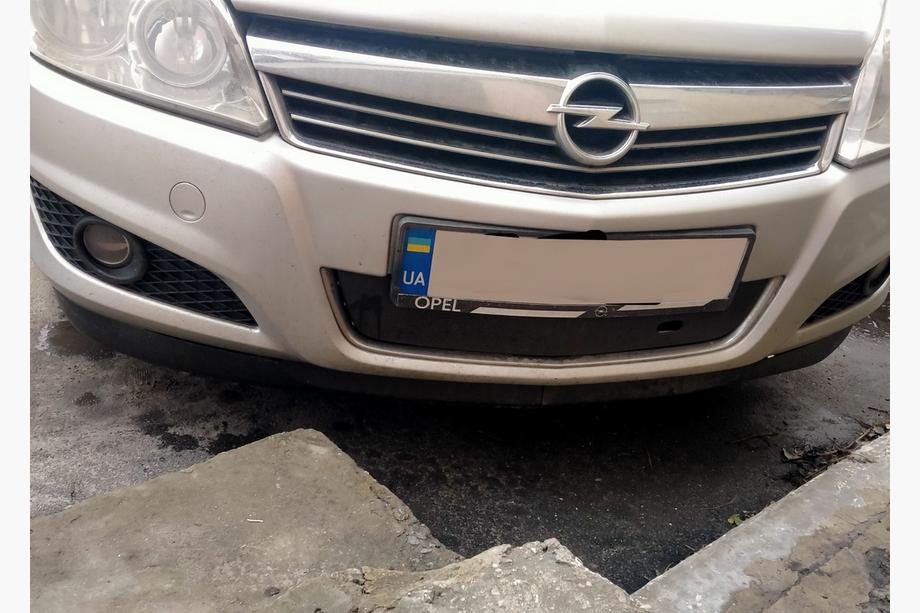 Opel Astra H 2004-2013 гг. Зимняя решетка (2007+) Image
