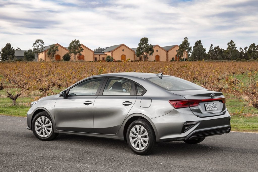 Компактный седан Kia Cerato четвертого поколения