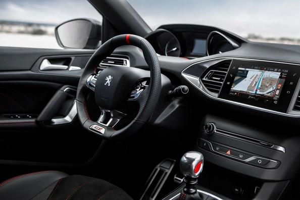 Обзор заряженного пятидверного хэтчбека Peugeot 308 GTi фото 7