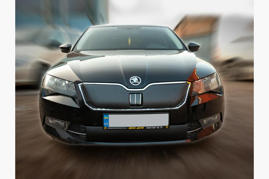 Skoda Superb 2015-2024 гг. Зимняя накладка на решётку радиатора (2015-2019, верхняя) Image
