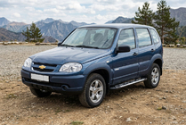 Chevrolet Niva 1998-2020 гг. Боковые Подножки Sunrise (2 шт., Алюминий) фото 2