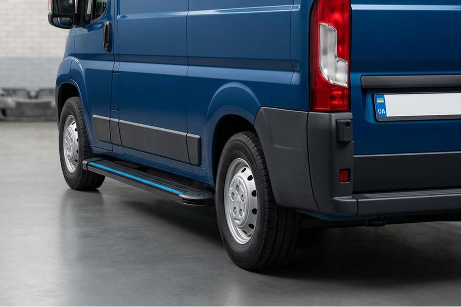 Fiat Ducato 2006-2025 гг. Боковые Подножки Maya Blue (2 шт., Алюминий) Длинная База Image