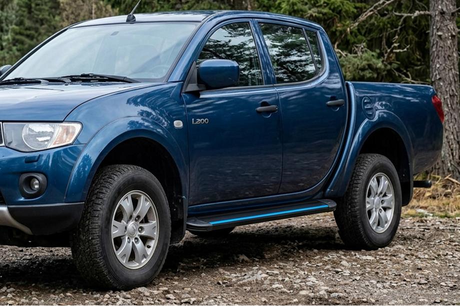 Fiat Fullback 2016- гг. Боковые Подножки Maya Blue (2 шт., Алюминий) Image