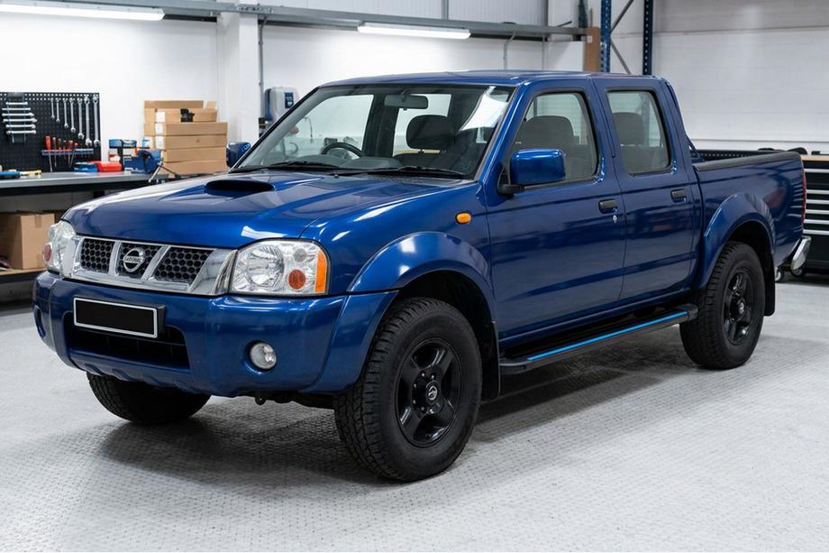 Nissan NP300 1999-2015 гг. Боковые Подножки Maya Blue (2 шт., Алюминий) Фото 1