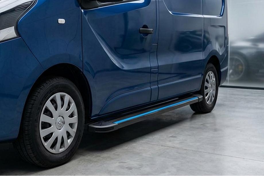 Opel Vivaro 2015-2019 гг. Боковые Подножки Maya Blue (2 шт., Алюминий) Image