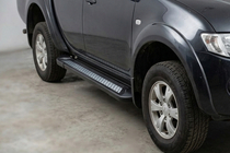 Fiat Fullback 2016- гг. Боковые пороги New Vision Black (2 шт., алюминий) фото 1