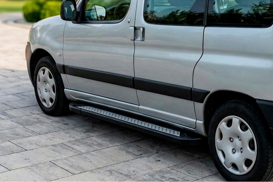 Peugeot Partner 1996-2008 гг. Боковые пороги New Vision Black (2 шт., алюминий) Image