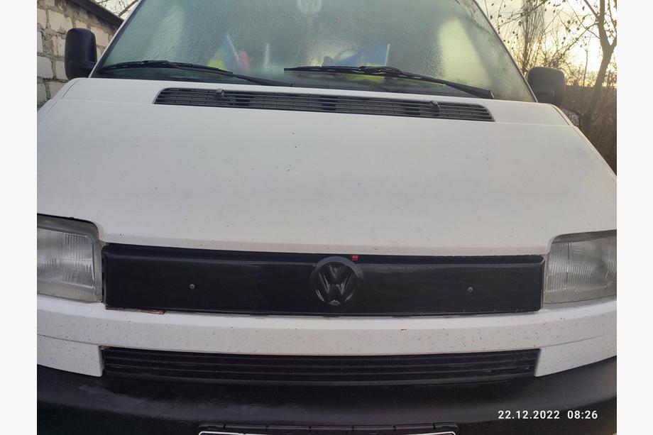 Volkswagen T4 Transporter 1990-2003 гг. Зимняя накладка на решетку радиатора Глянцевый на косую морду Image