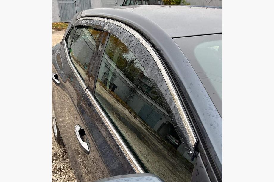 Renault Megane IV 2016-2025 гг. Ветровики с хромированным молдингом HB (4 шт, Niken) Image
