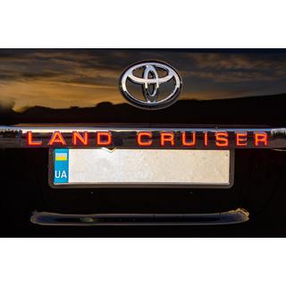 LED планка над номером (2016+) Toyota Land Cruiser 200 2007-2021 гг. фото 4