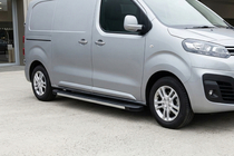 Opel Vivaro 2019- гг. Боковые Подножки Maya V1 (2 шт., Алюминий) XL – Длинная база фото 1