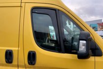 Fiat Ducato 2006-2025 гг. Ветровики вставные (2 шт, HIC) фото 1