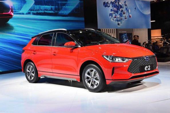 Электрический пятидверный хэтчбек BYD e2
