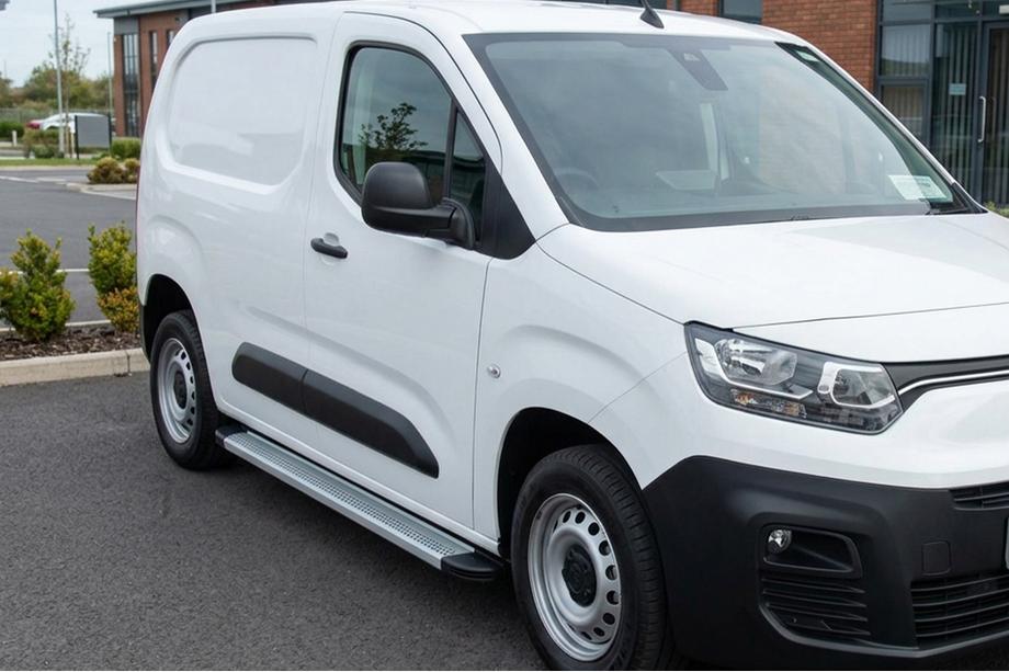 Opel Combo 2019- гг. Боковые Подножки Maya V2 (2 шт., Алюминий) Image