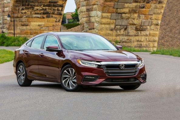 Третье поколение гибридного седана Honda Insight