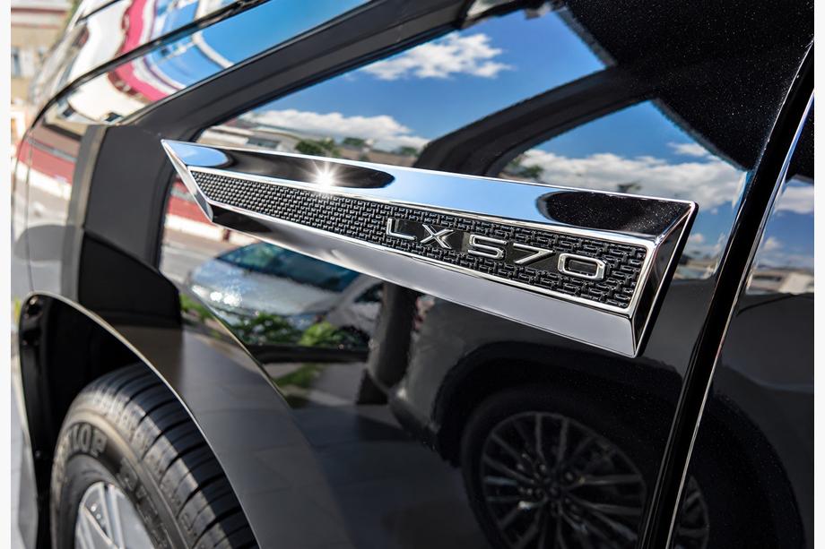 Lexus LX570/450d 2008-2022 гг. Набор шильдиков под карбон (4 шт) Image
