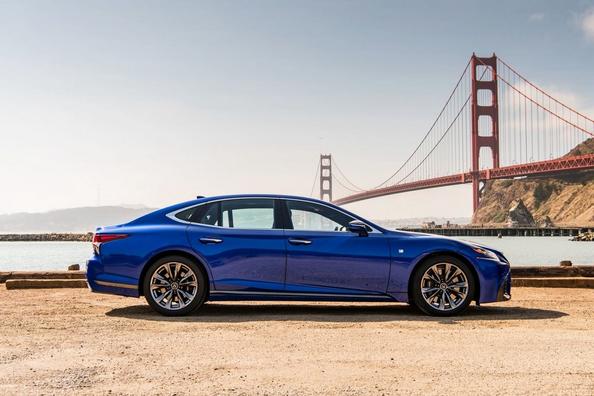 Полноразмерный люксовый седан Lexus LS 500 фото 4