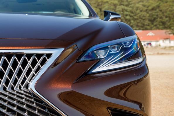 Полноразмерный люксовый седан Lexus LS 500 фото 12