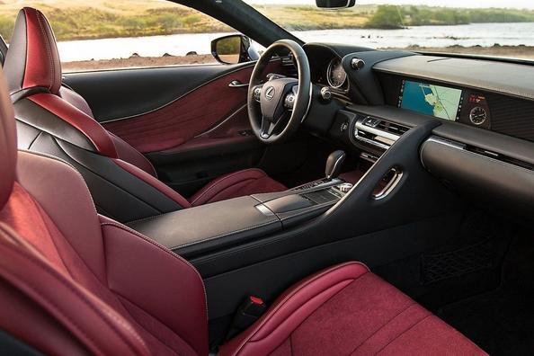 Обзор высокопроизводительного купе Lexus LC500 фото 5