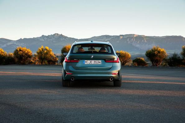 Седьмое поколение универсала BMW 3-Series Touring фото 15