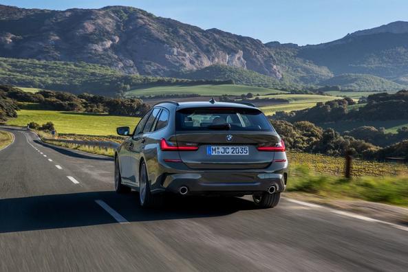 Седьмое поколение универсала BMW 3-Series Touring фото 6