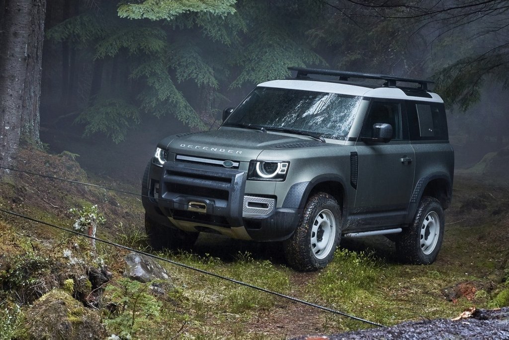 Премиальный трехдверный внедорожник Land Rover Defender 90