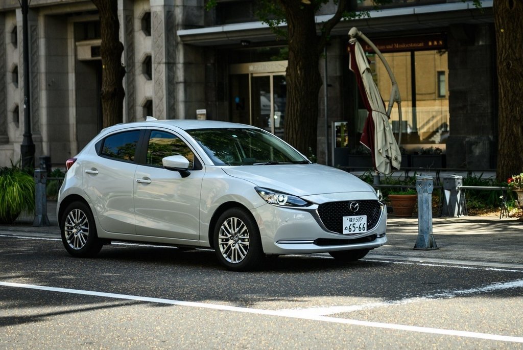 Обновленный субкомпактный хэтчбек Mazda 2